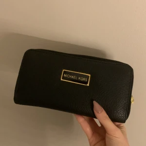 Michael kors plånbok - Köptes för flera år sedan fortfarande i bra skick