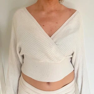 Vit stickad tröja 🤍 - En jättefin vit stickad. 