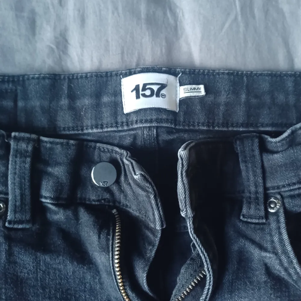 Slimmy jeans från lager 157, använda men inga hål Tajta. Jeans & Byxor.