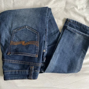 Nudie jeans  - Nudies i fet tvätt. Storlek 29/32, bra skick. Model är oklart men dom sitter slim. Skriv om du har några frågor🫡
