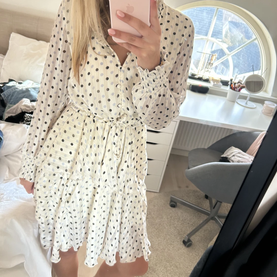 Prickig volangklänning  - 91