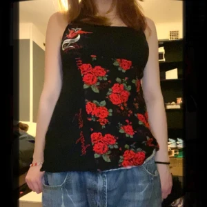 Y2k linne - Jätte vackert linne med rosor på💖 Den passar som en Xs eller S
