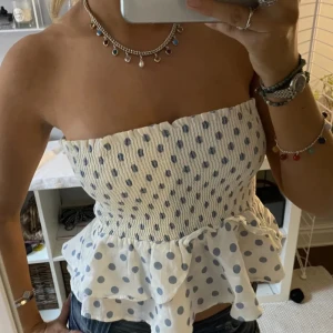 Söt topp - Säljer denna gulliga toppen som passar perfekt till sommaren