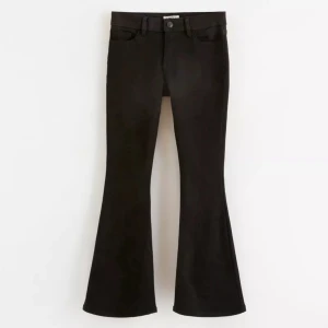 Jeans - Jätte snygga och fina svarta jeans till salu! Säljer dom för de har blivit korta på mig!