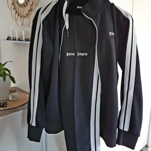 Palm angels - Knappt använd och i bra skick. Är lite för stor.