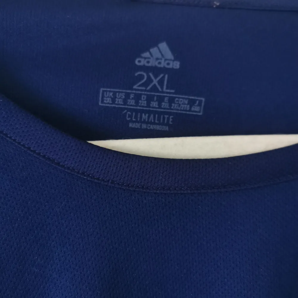 Adidas t-shirt klimat  Storl 2 XXL Katt finns i hemmet  . Sport & träning.