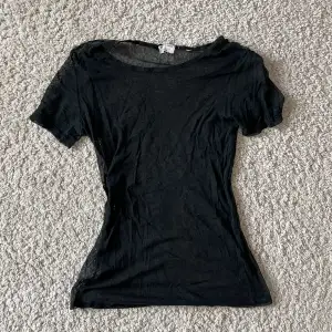 Super tun ”nät” t-shirt som passar fint över typ ett linne!