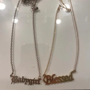 Halsband  - Två par halsband som aldrig har använts. 