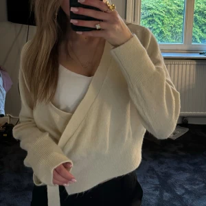 Omlott kofta  - Gullig kofta 🤍