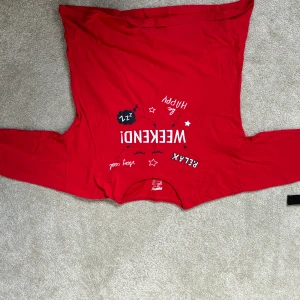 Red pyjama shirt - The item hasn’t been worn that much and has been taken care of very well. The clothing has no issues whatsoever and no damages. The item has also been cleaned very well so it’s not dirty or anything.