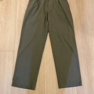 Grön byxa wide  - Bra skick, vida byxor.  Schysta för sommaren