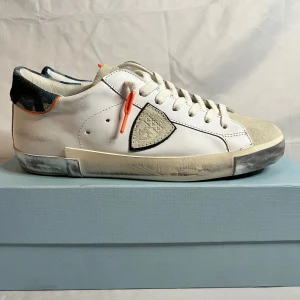 Philippe model prsx - Cond: Brand new Size: 41 Retail: 3600:- Vårt pris: 2599:-