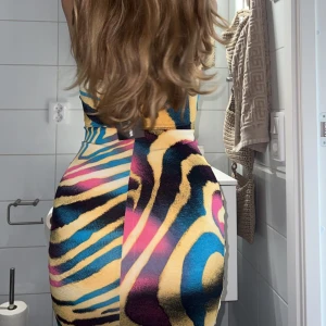 Fashion Nova Klänning - Helt ny från Fashion Nova, storlek Xs men passar även mig som är en S. Inköpt 2020 och går ej att hitta ny därav det högre priset då den även är ny 🥰