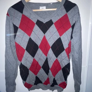 Långärmad tröja - Säljer denna tröja, köpt second hand för ett par år sedan, i bra skick🍓
