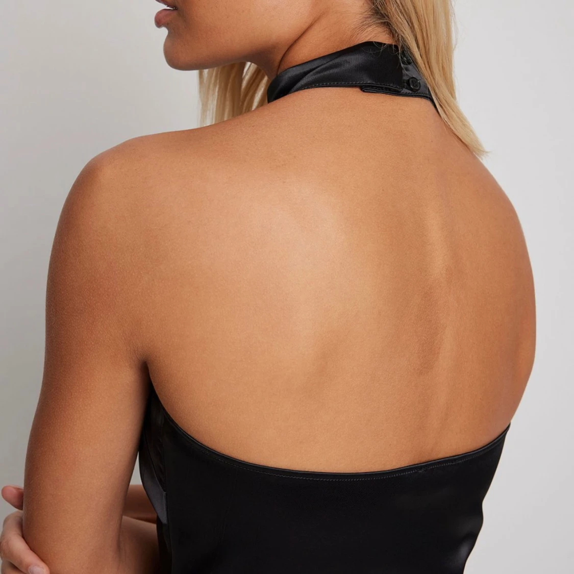 Svart satin topp - 91