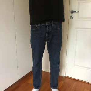 Jeans - W29(Midjemått-39cm) L30(Innerbenslängd-71cm) Använda några gånger, ser nya ut  Modell- Loose Chris