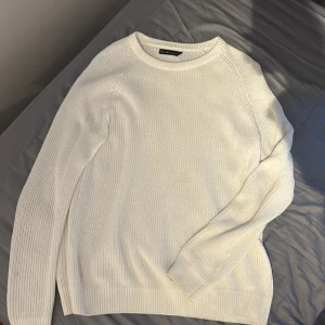 Vit stickad tröja  - Large, bra skick inte använd jättemycket