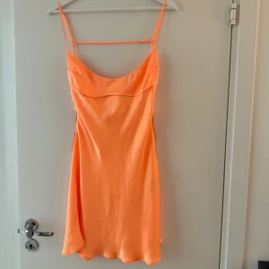 Zara klänning - Säljer min zara klänning som jag har använt några gånger! Bra skick