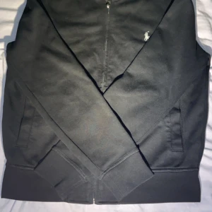 Ralph Lauren zip - Ralph lauren zip. skick 9/10, inga tecken på användning. Tar gärna emot byten