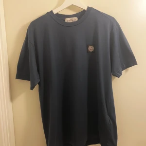 Stone Island T-shirt  - En väldigt sparsamt använd Stone Island T-shirt! Nypris 1500kr  COND 9/10 