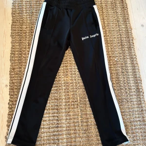 Palm Angels byxor Storlek S. Äkta  - Mycket bra skick. Äkta med certifieringsbevis