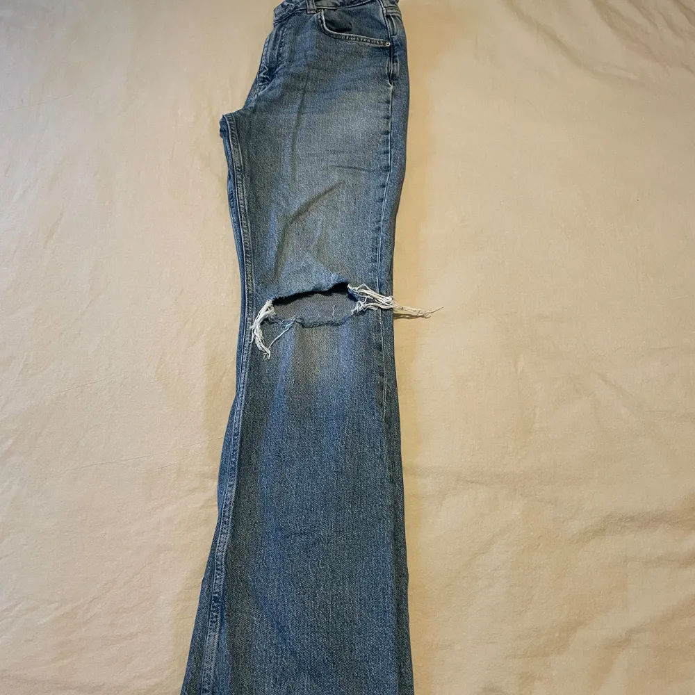 Väldigt fina jeans från Gina tricot☀️Tyvärr för små för mig, därför jag säljer.. Jeans & Byxor.