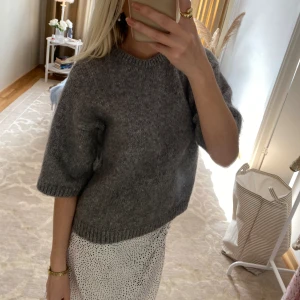 Stickad tröja - Så fin stickad tröja från märket Stories som tyvärr inte kommer till användning💓Storlek M. Köparen står för frakt. 