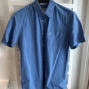 PeakPerformance kortärmad skjorta - PeakPerformance kortärmad skjorta i bra skick. 