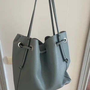 Väska blågrå från zara - Väska blågrå från zara