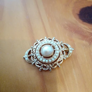 Hänge mönstrad guldfärgad  - Hänge mönstrad guldfärgad.