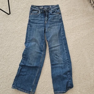 Kläder - Jeans (barn) strl. 134 