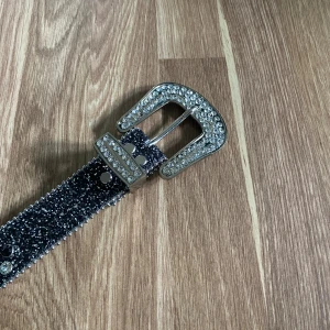 Rhistone bälte - Säljer skit fett rhistone bälte 44inch. 110cm ( 