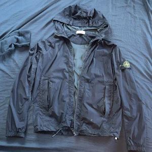 Stone island jacka  - Säljer min Stone Island jacka då jag tröttnat på den.(obs kommer med vanlig patch)