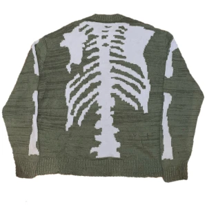 Skalärt tröja  - Jätte fet sklätt tröja i en grön färg super skön och är i bra skick!