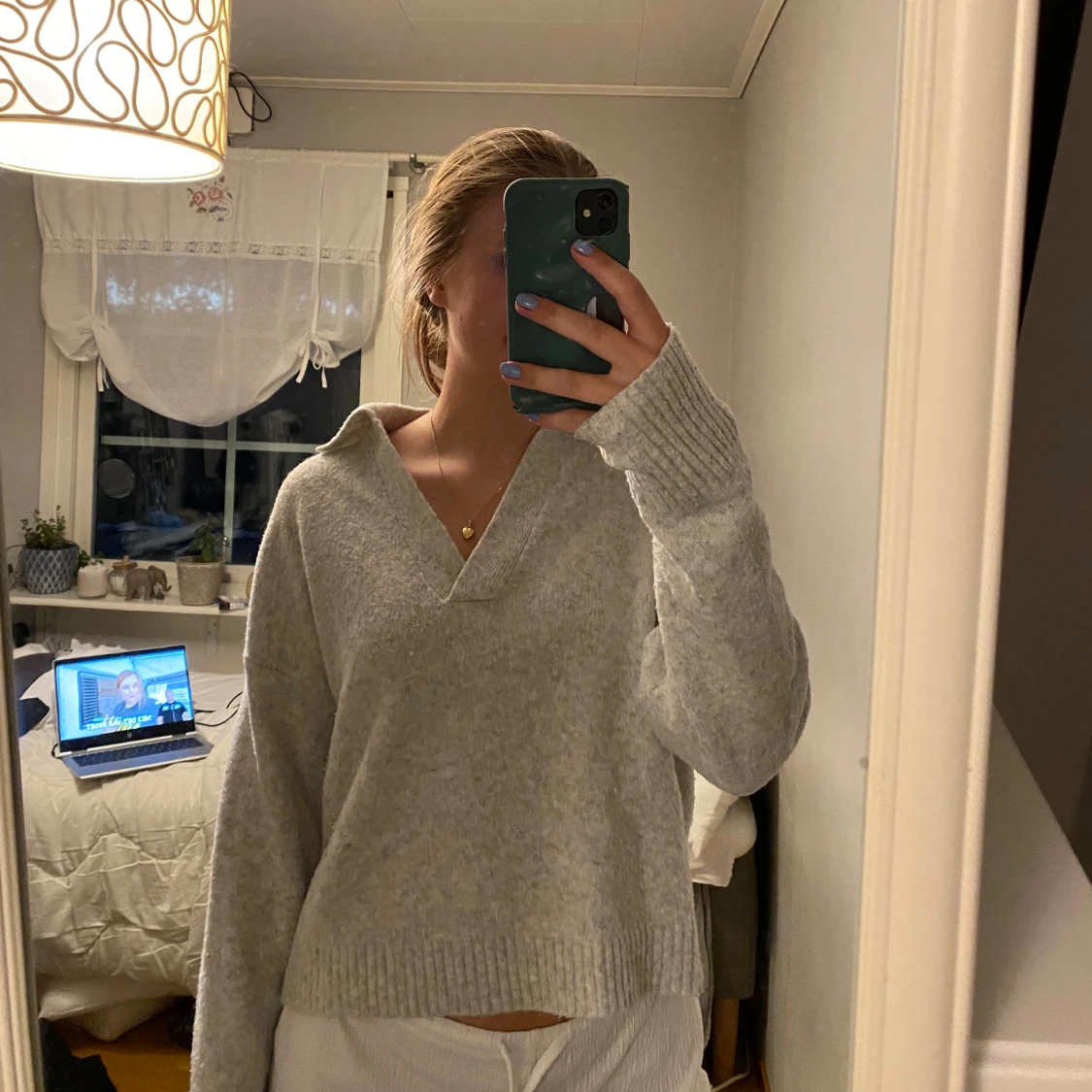 Grå stickad tröja 
