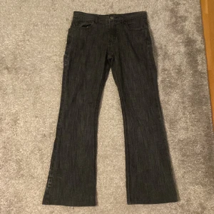 Y2k lowwaist jeans straight leg - Ett par super fina straight leg jeans som även är lågmidjade🥰 Tyvärr vet jag inte vart de är ifrån 