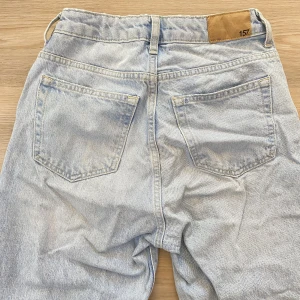 Jeans  - Ljusblå jeans från med hög midja och wide legs  Såå snygga 