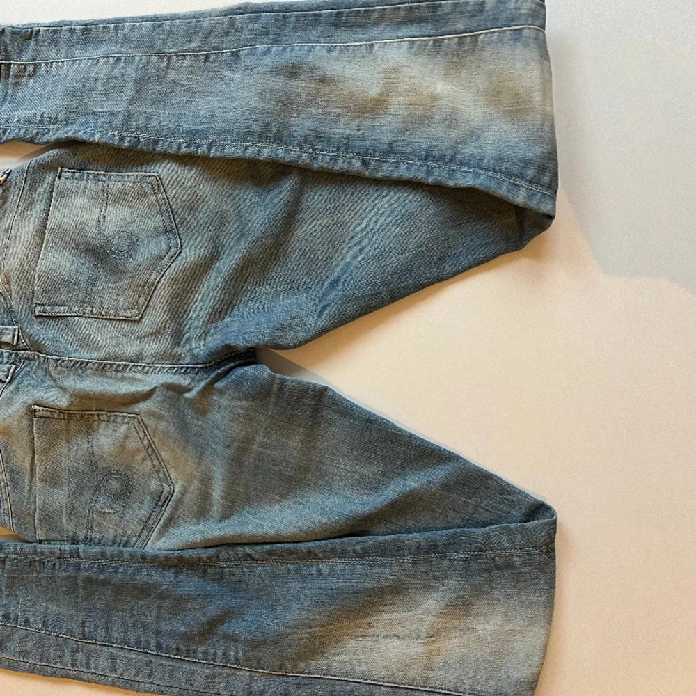 Använda object jeans som är low waist och skinny. Fina detaljer på och i gott skick! . Jeans & Byxor.