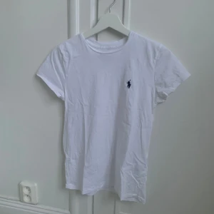 T shirt -  T-shirt från Ralph lauren endast andvänd 1 gång så fint skick.