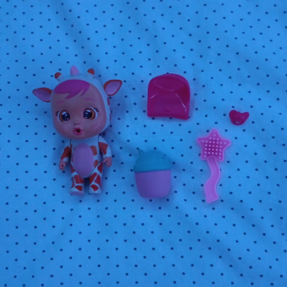 Docka med 4 tillbehör