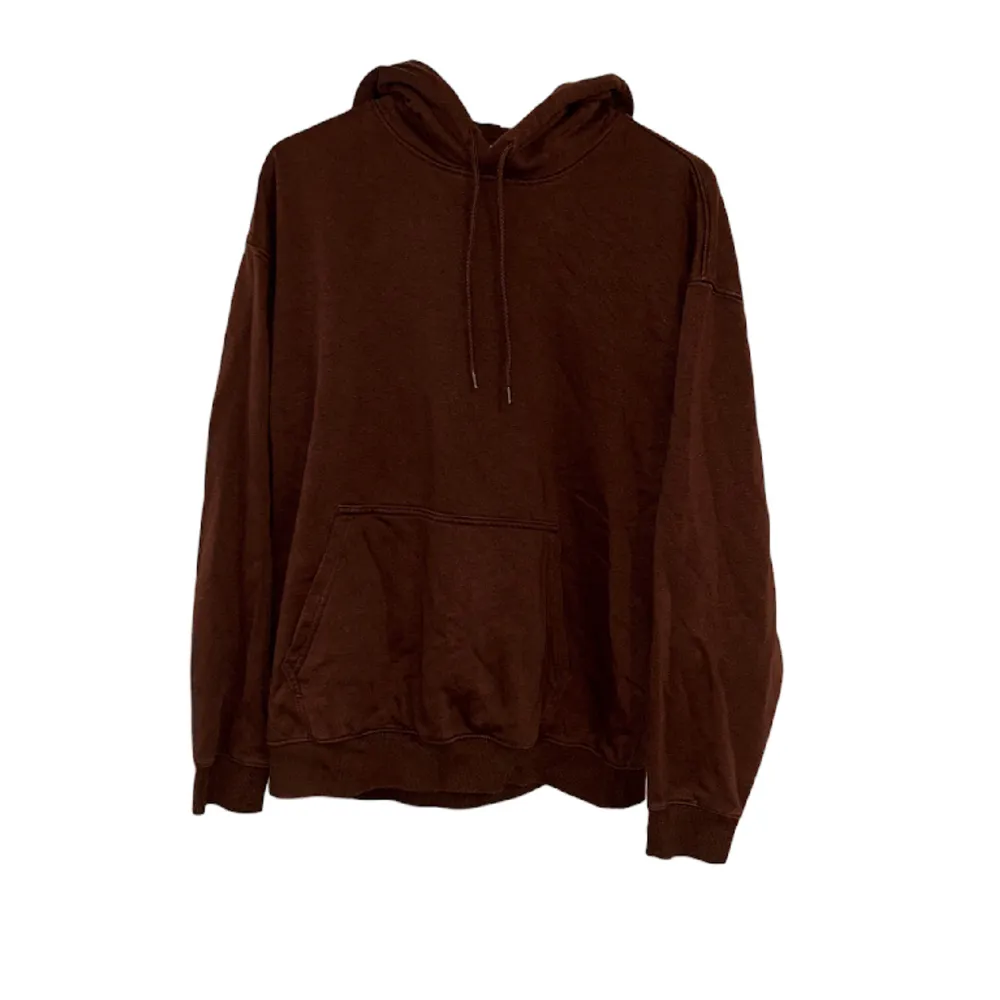 Brun Weekday Hoodie strl S men oversized så sitter mer som M använd en eller två gånger. Skriv vid frågor eller funderingar!. Hoodies.