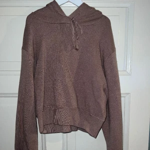 Stickad tröja - Stickad huvtröja ifrån Zara storlek S. Fint skick🥰