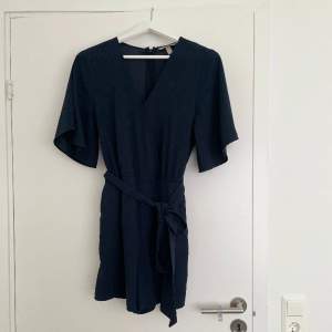 Navy jumpsuit med shorts från Hm