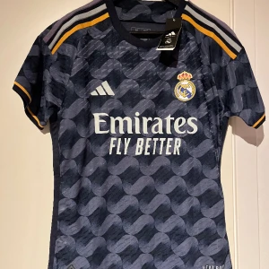 Real Madrid tröja - 2023/2024 bortaställ player edition storlek M, helt ny
