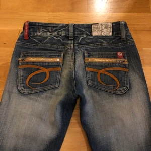 Crazy age jeans - Jätte snygga crazy age jeans, skriv om ni vill ha fler bilder eller undrar något🫶🏻💗