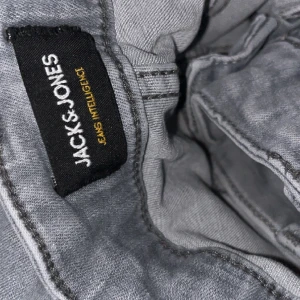 Jack & Jones jeans  - Slim/Glenn. Storlek 32x36. Säljer jeansen eftersom att den är stor på mig. 