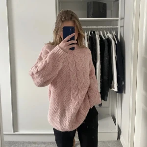 Varm stickad tröja  - Fin varm stickad tröja 