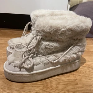 Vinterskor H&M  - Säljer mina jättemysiga vinterskor från H&M! Stl 39. Använda max 4 gånger så som nya ❤️‍🩹