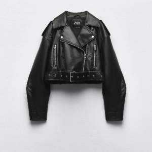 Cropped biker jacket Använd lite, som ny! Köptes för 50€, säljer för 30€