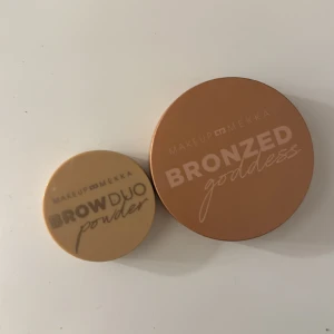 Smink  - En bronzer och brow duo powder från makeupmekka💓säljer bronzern för 40 kr och brow duo powder för 30 kr eller båda tillsammans för 55💕💕 helt oanvända!!!